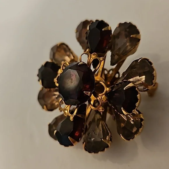 Vintage Brown & Blond Rhinestones on Goldtone Brooch - Picture 2 of 5